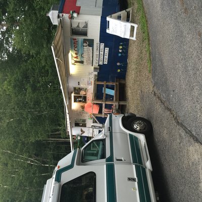 Karen's is the place to eat in Boothbay just outside the harbor area.