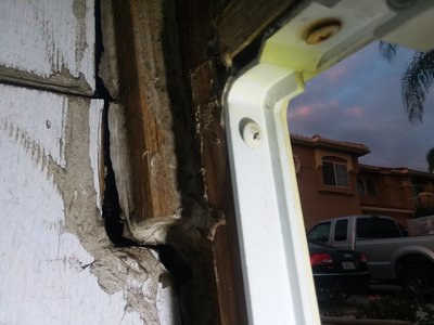 you can see the gap between the shell/plywood and the partition