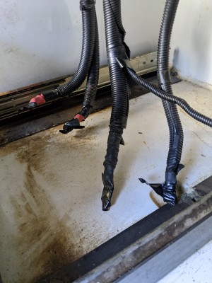 PXL_20201227_201237668.jpg (3.19 MiB) Viewed 4937 times Wires hanging down into battery drawer.