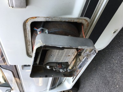 WaterHeater-tank-too-fat_sideview_small.jpg