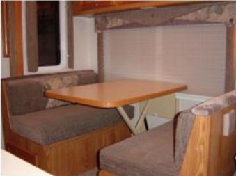 Dinette-1.JPG