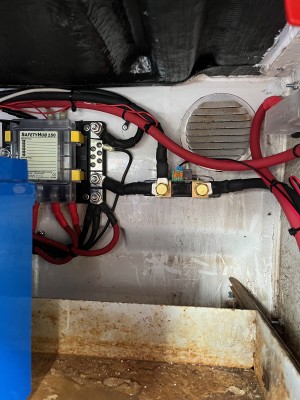 Victron BMV 712 Shunt.jpg