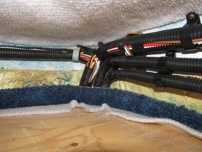 closet above aft outboard.jpg